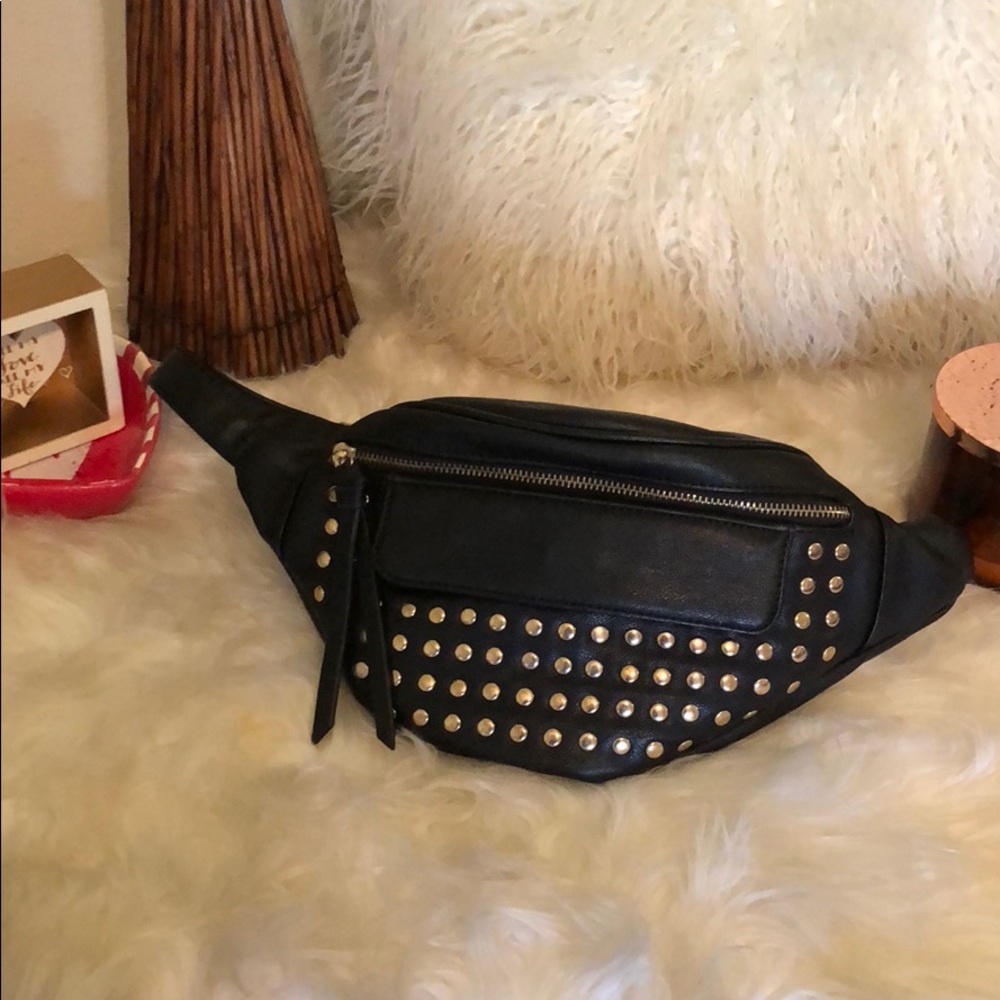 Black and gold fanny pack